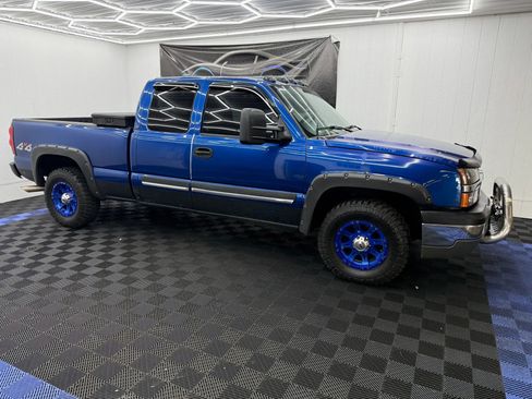 Used 2004 Chevrolet Silverado 1500 LT w/ Light Duty Power Package AWD/4WD image 2