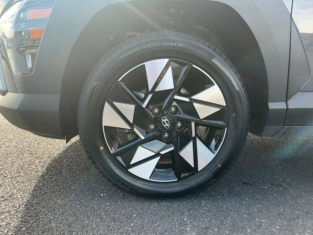 Certified 2025 Hyundai Kona SEL AWD/4WD image 12