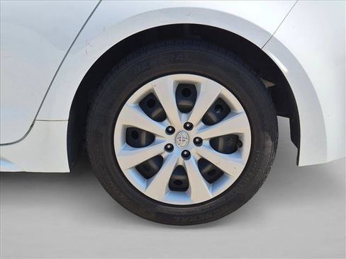 Certified 2022 Toyota Corolla LE FWD image 13