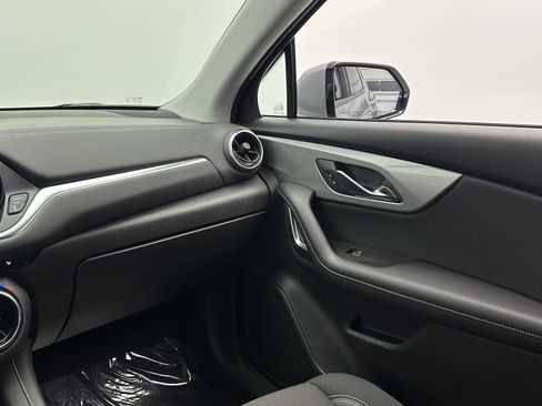 Used 2025 Chevrolet Blazer LT image 25