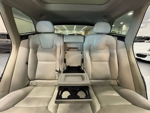 Used 2019 Volvo XC60 T5 Momentum w/ Premium Package image 22