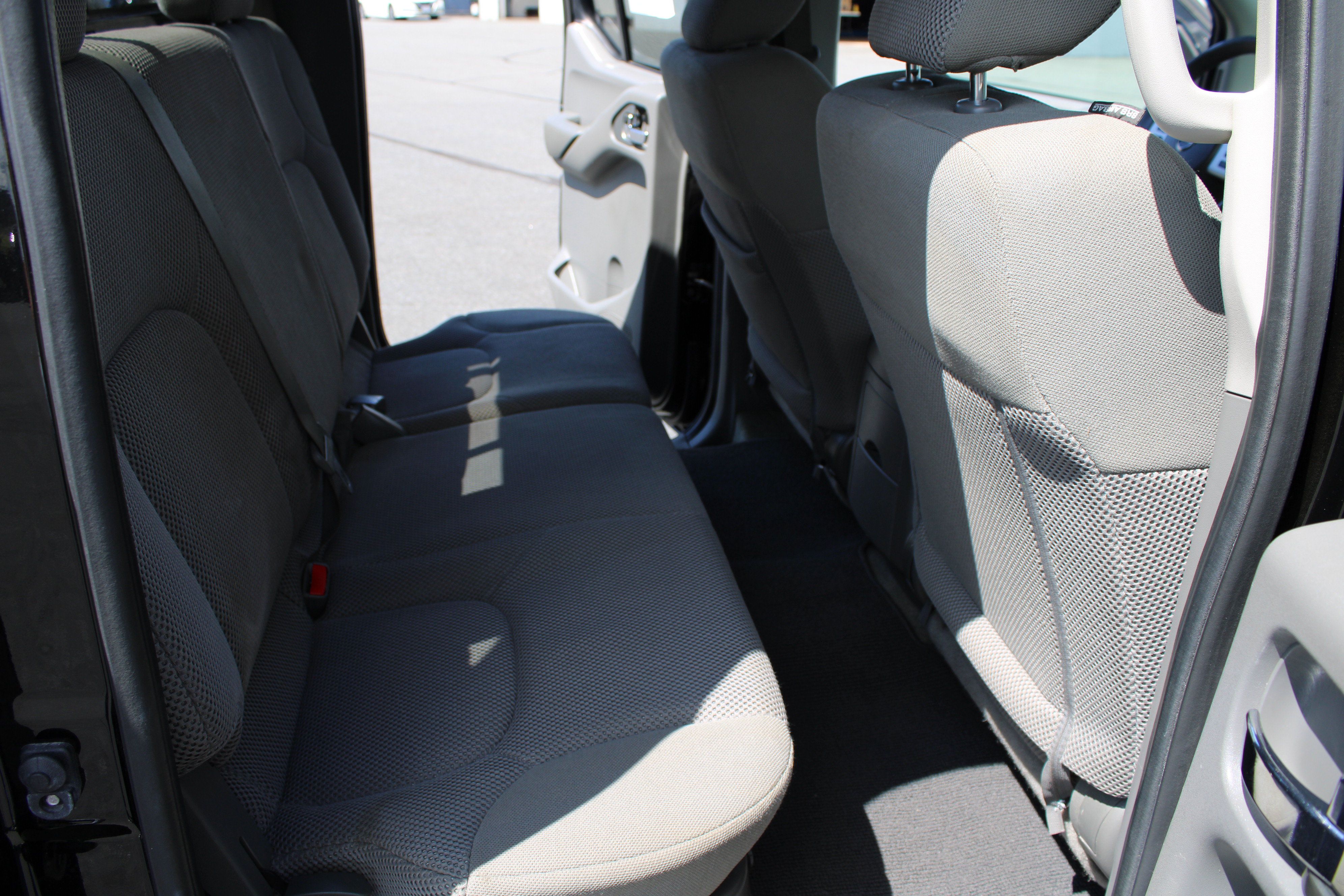 Used 2017 Nissan Frontier SV w/ SV Value Truck Package AWD/4WD image 19