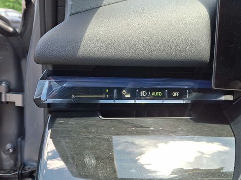 Used 2025 BMW i5 xDrive40 w/ Premium Package AWD/4WD image 28