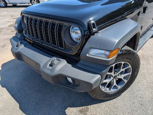 Used 2024 Jeep Wrangler Unlimited Sport AWD/4WD image 12