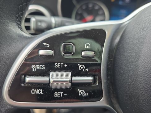 Used 2022 Mercedes-Benz GLC 300 image 17