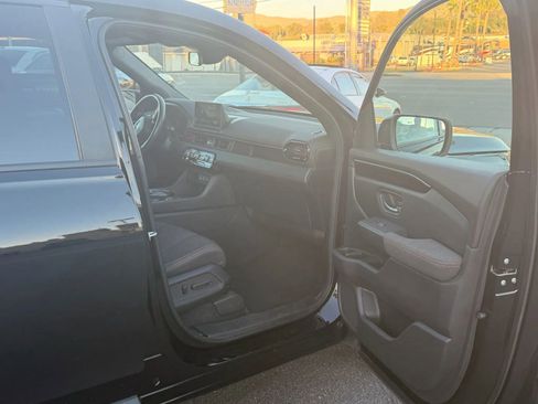 Used 2024 Honda Pilot Sport image 15