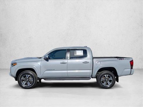 Used 2018 Toyota Tacoma TRD Sport image 10