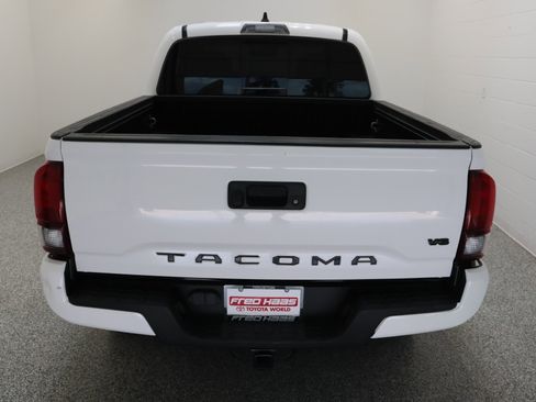 Used 2022 Toyota Tacoma SR5 w/ Technology Package RWD image 8