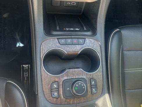 Used 2021 GMC Acadia Denali w/ Denali Ultimate Package AWD/4WD image 19