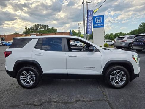 Used 2025 GMC Terrain Elevation AWD/4WD image 9