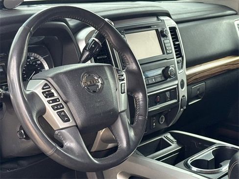 Used 2017 Nissan Titan SL image 17