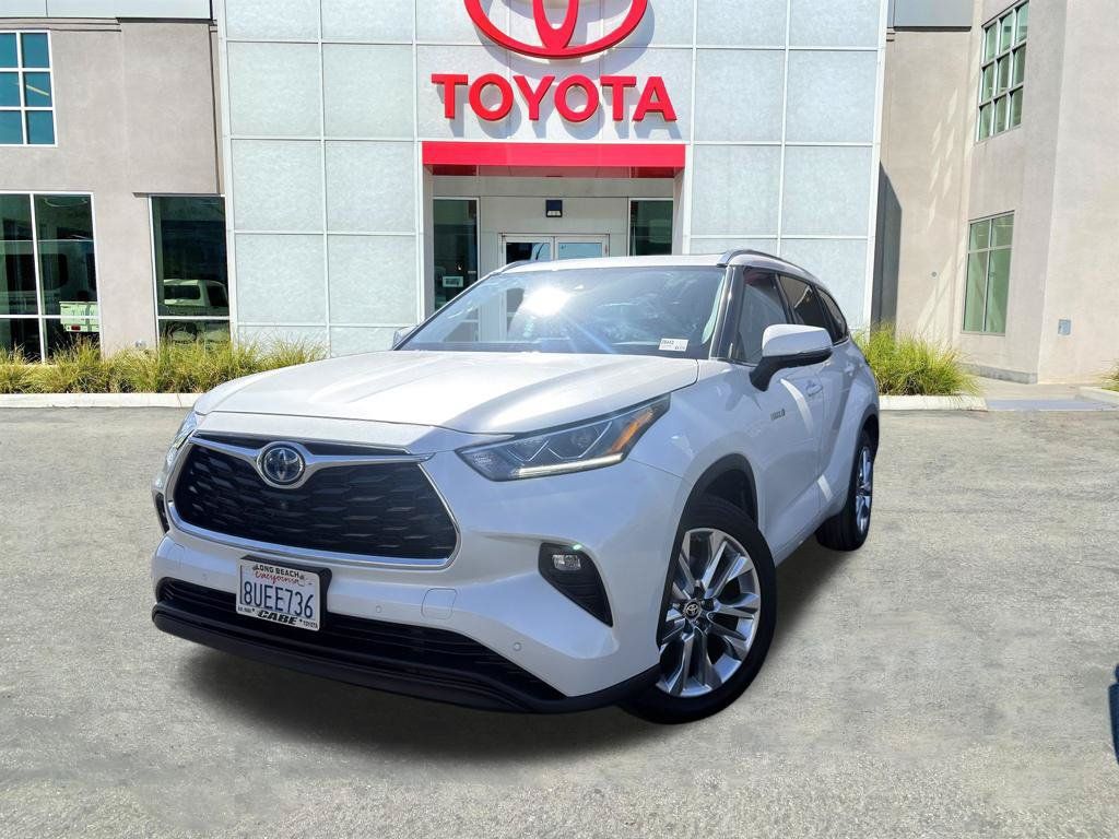 Used 2021 Toyota Highlander Limited FWD image 4