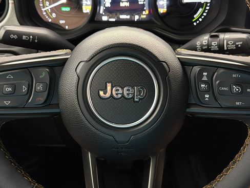 Used 2024 Jeep Wrangler Unlimited AWD/4WD image 27