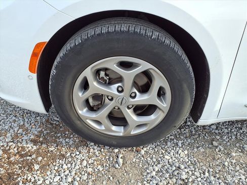 Used 2023 Chrysler Pacifica Limited image 44