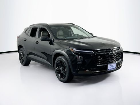 Used 2025 Chevrolet Trax ACTIV w/ Sunroof Package FWD image 3