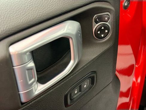 Used 2021 Jeep Wrangler Unlimited Sahara w/ Uconnect 4C Nav & Sound Group AWD/4WD image 18