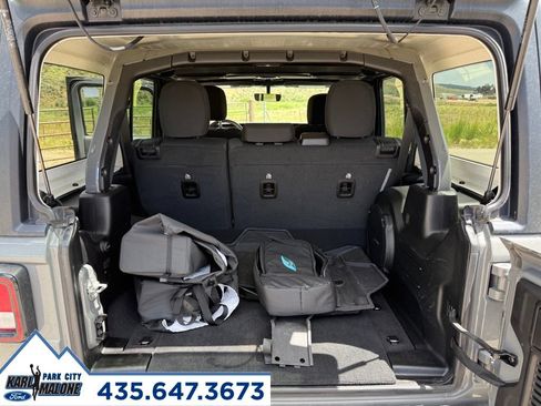 Used 2023 Jeep Wrangler Unlimited w/ Cold Weather Group AWD/4WD image 32