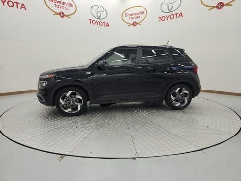 Used 2023 Hyundai Venue SEL FWD image 5