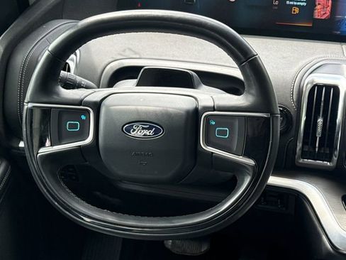 Used 2025 Ford Expedition Max Platinum AWD/4WD image 14
