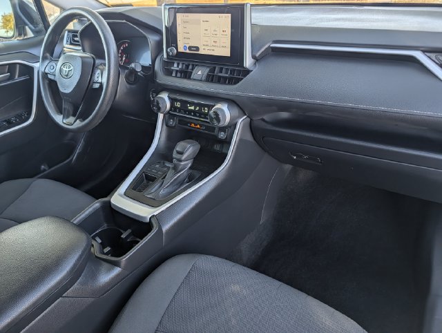 Used 2025 Toyota RAV4 XLE FWD image 32