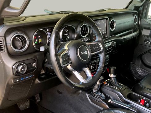 Used 2023 Jeep Wrangler Unlimited Rubicon 4xe w/ Cold Weather Group AWD/4WD image 17
