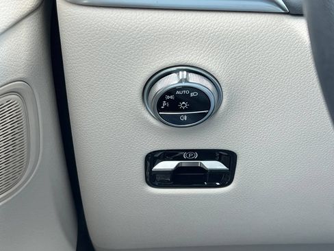 Used 2025 Mercedes-Benz GLC 300 image 32