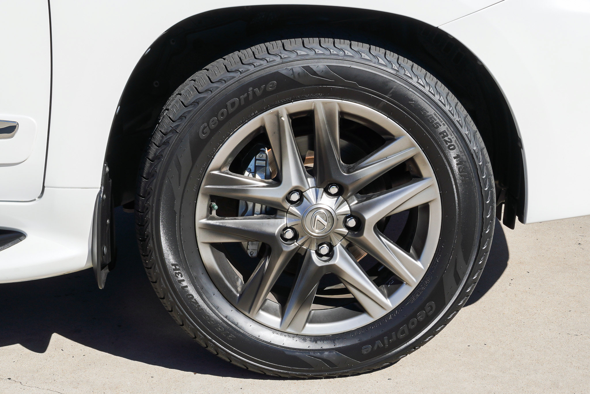 Used 2015 Lexus LX 570 4WD w/ Luxury Package image 15