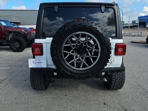 Used 2018 Jeep Wrangler Unlimited Sahara AWD/4WD image 6