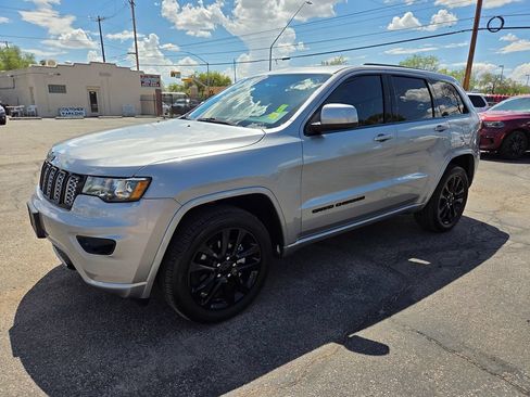 Used 2018 Jeep Grand Cherokee Altitude RWD image 23