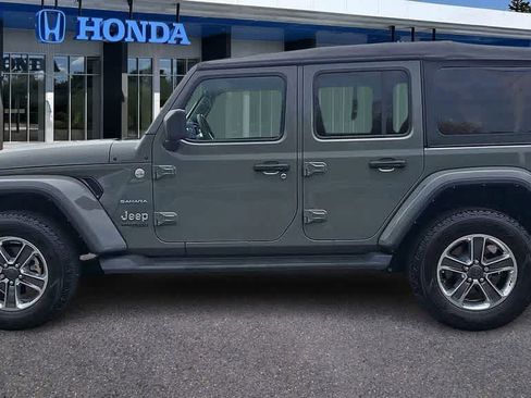 Used 2022 Jeep Wrangler Unlimited Sahara w/ LED Lighting Group AWD/4WD image 5