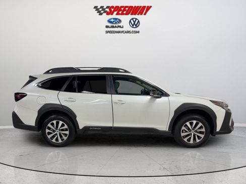 Certified 2025 Subaru Outback Premium AWD/4WD image 4
