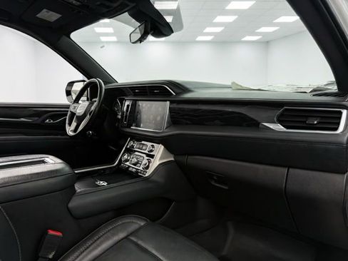 Used 2021 GMC Yukon XL Denali w/ Denali Premium Package image 13