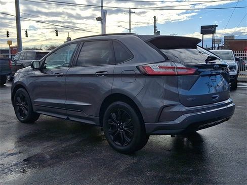 Used 2022 Ford Edge SE w/ Black Appearance Package image 4