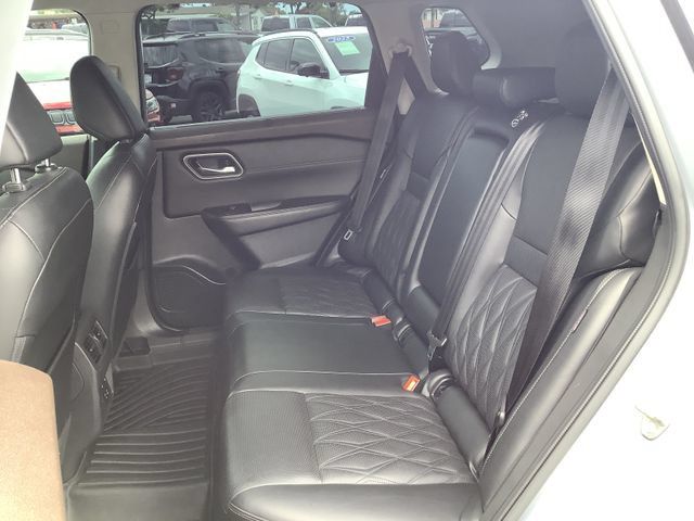 Used 2022 Nissan Rogue Platinum w/ Head-Up Display Package FWD image 24