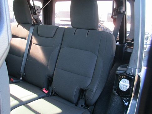 Used 2018 Jeep Wrangler Unlimited Sport image 14