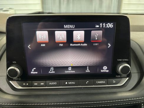 Used 2023 Nissan Rogue SV image 12