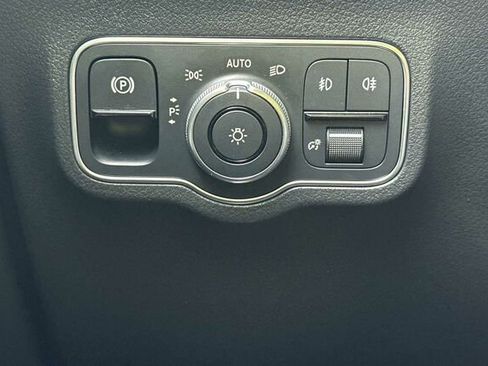 Used 2023 Mercedes-Benz GLA 250 4MATIC image 35