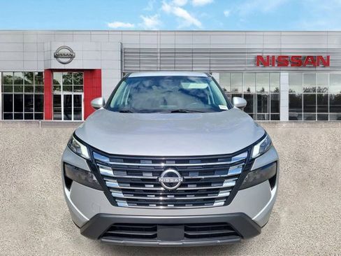Certified 2025 Nissan Rogue SV FWD image 11