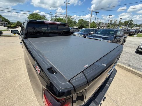 Used 2023 GMC Sierra 1500 SLT w/ SLT Convenience Package AWD/4WD image 8