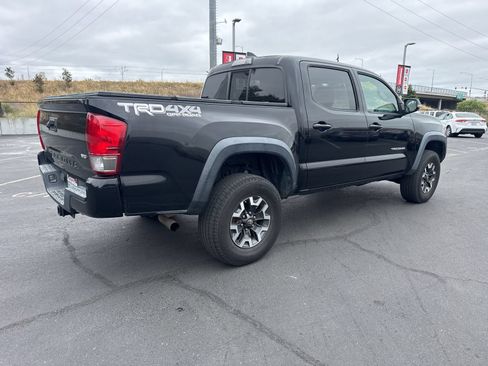 Used 2016 Toyota Tacoma TRD Off-Road AWD/4WD image 4