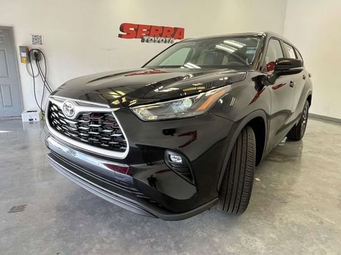 Used 2023 Toyota Highlander XLE image 5