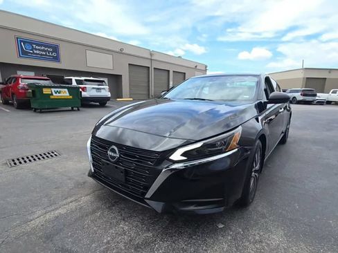 Used 2024 Nissan Altima 2.5 SV FWD image 1