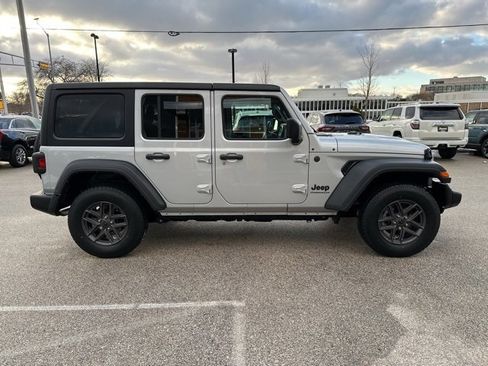 Used 2024 Jeep Wrangler Sport S image 5