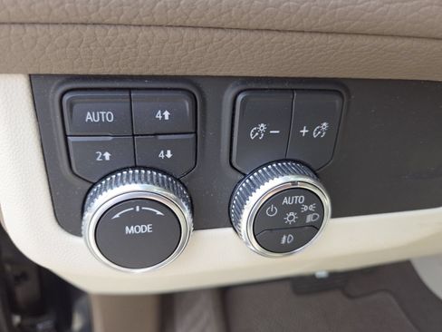 Used 2022 GMC Yukon Denali AWD/4WD image 8