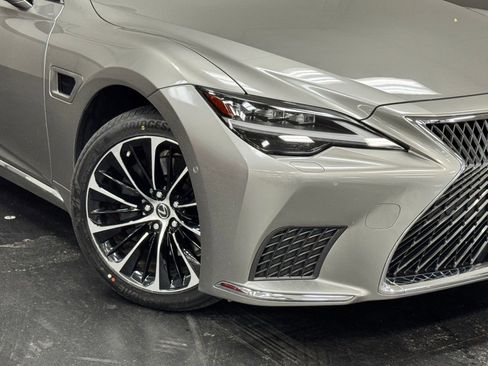 Used 2022 Lexus LS 500h AWD w/ Luxury Package image 4