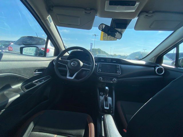 Used 2022 Nissan Versa SR FWD image 7