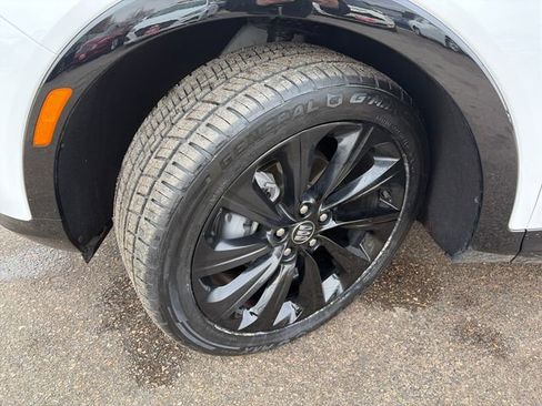 Used 2024 Buick Envista Sport Touring w/ Experience Buick Package image 17