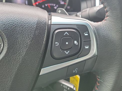 Used 2015 Toyota Camry SE FWD image 19