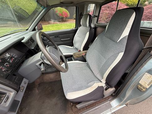 Used 1993 Nissan Pickup 4x4 King Cab image 8