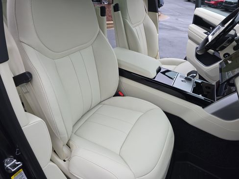 New 2026 Land Rover Range Rover SE image 10